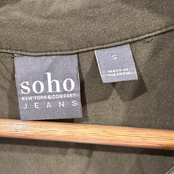 Soho Women's Dark Green Sleeveless Button Down Shirt - Picture 2 of 5